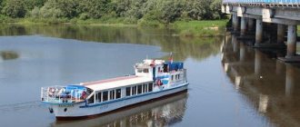 Small cruise ships carry tourists in the Bryansk region, photo